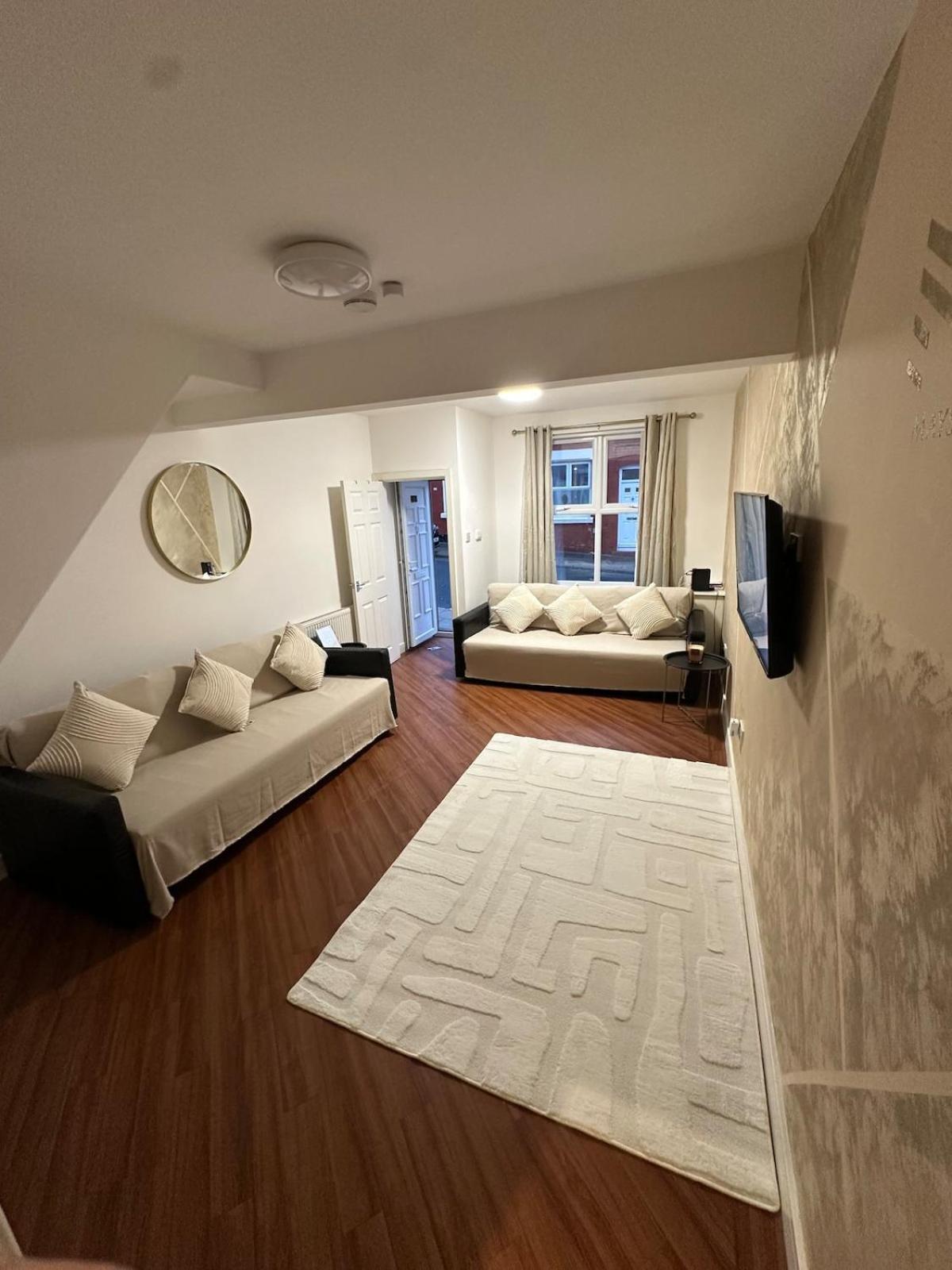 Two Bedroom House Free Parking * Liverpool